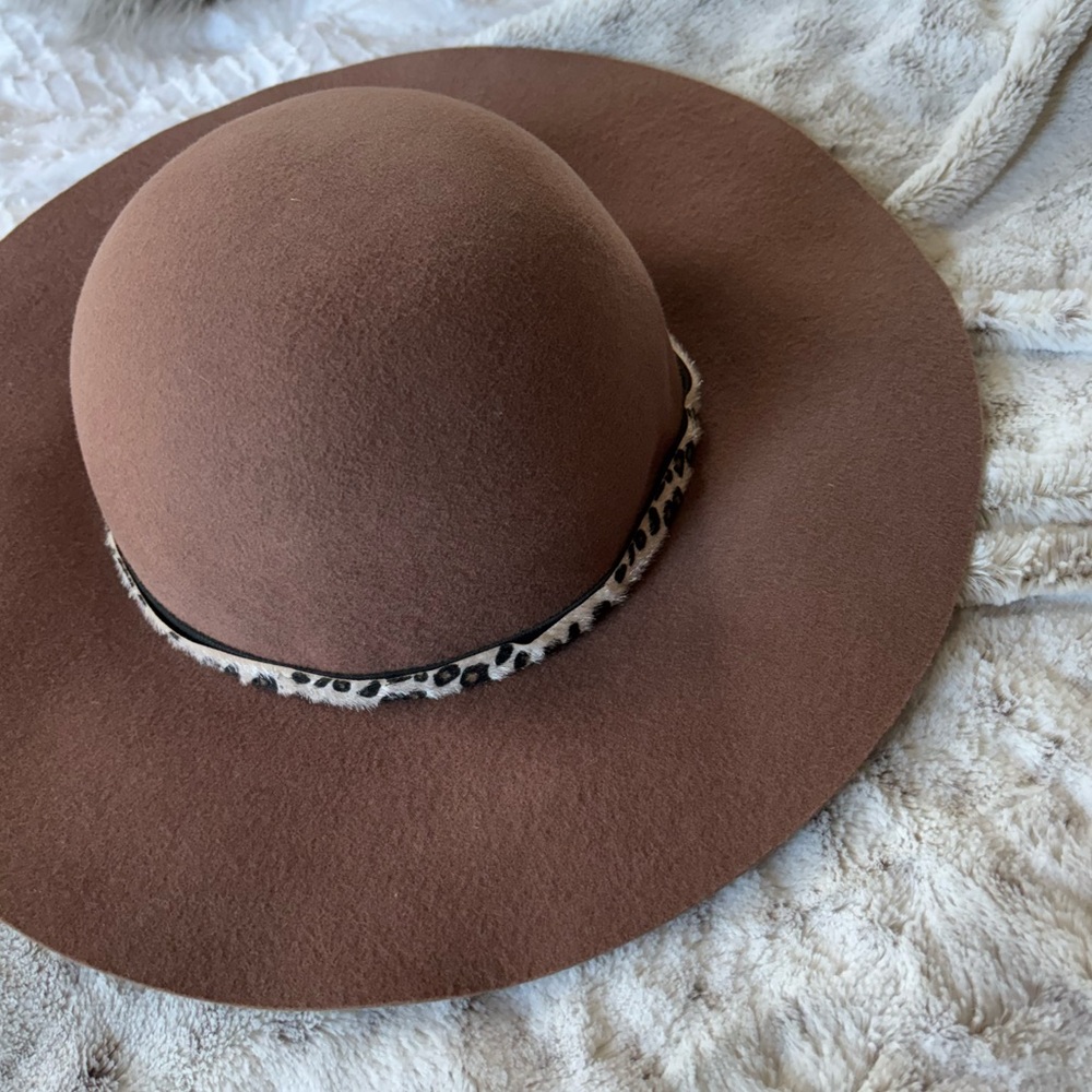 NWOT Felt Hat in Cocoa Brown with Leopard Fur Band.
